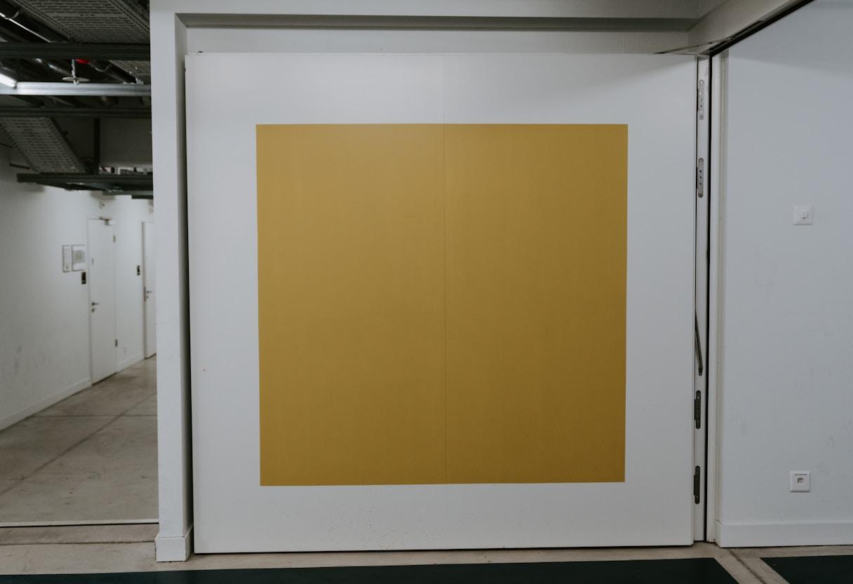 Bevestigingssystemen voor affiches: kliklijsten, roll-ups, totems en wandmontage